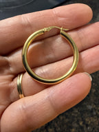 14k yellow gold round hoop earring close-up with hinged latch back