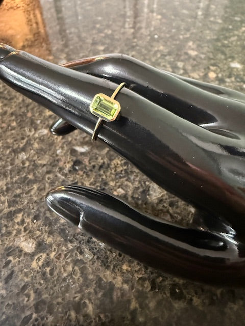 14K Peridot Yellow Gold Ring Size 8