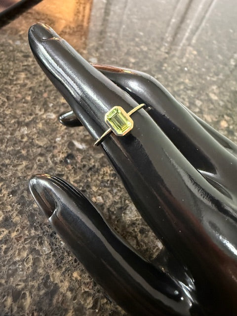 14K Peridot Yellow Gold Ring Size 8