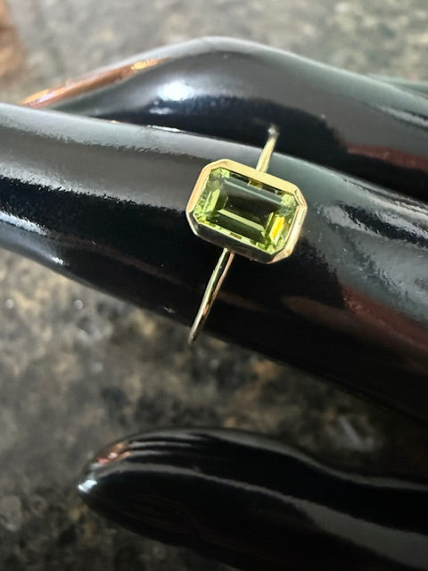 14K Peridot Yellow Gold Ring Size 8