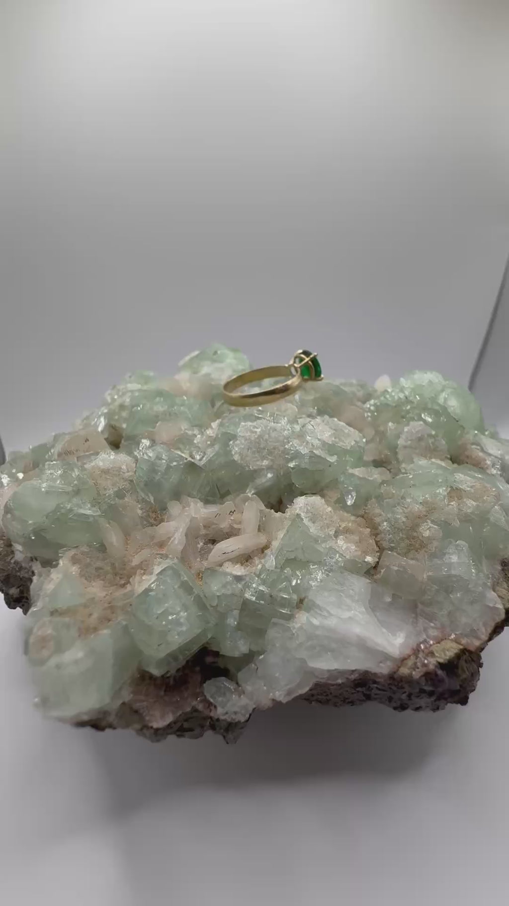 14k Yellow Gold Natural Emerald Ring