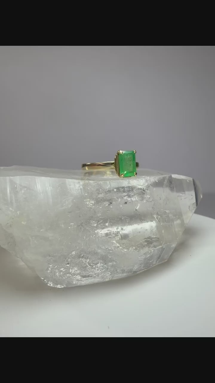 14k Yellow Gold Natural Emerald Ring