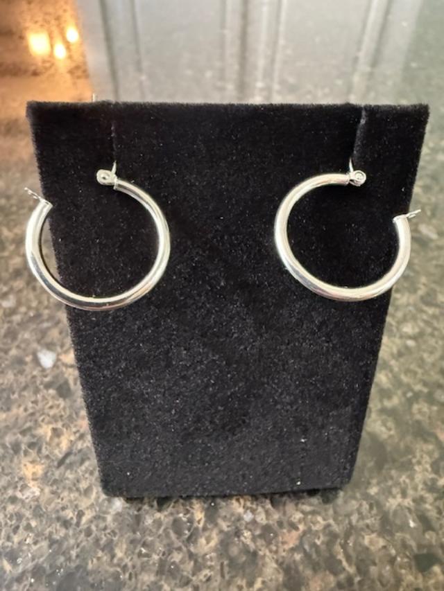 14k White Gold Hoop Earrings
